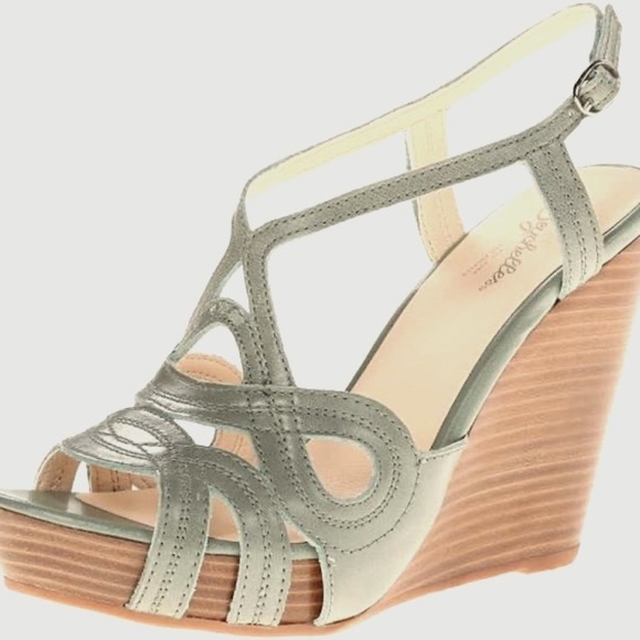 EUC Anthropologie Seychelles Worth It Silver Metallic Wedge Sandals Size 9.5 - Picture 1 of 10